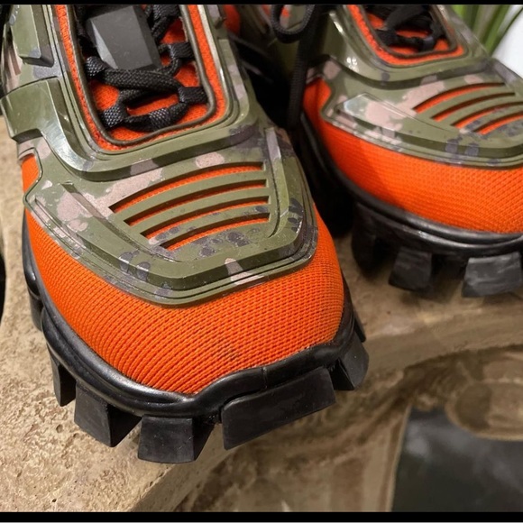 Prada - Picture 3 of 4